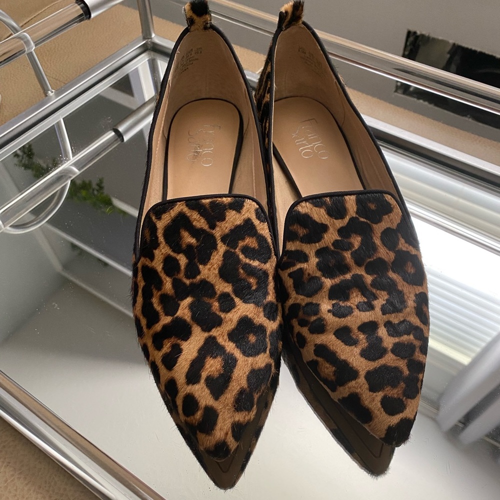 Franco Sarto kitten heel calf hair leopard flats with metallic heel. Women’s 8.5